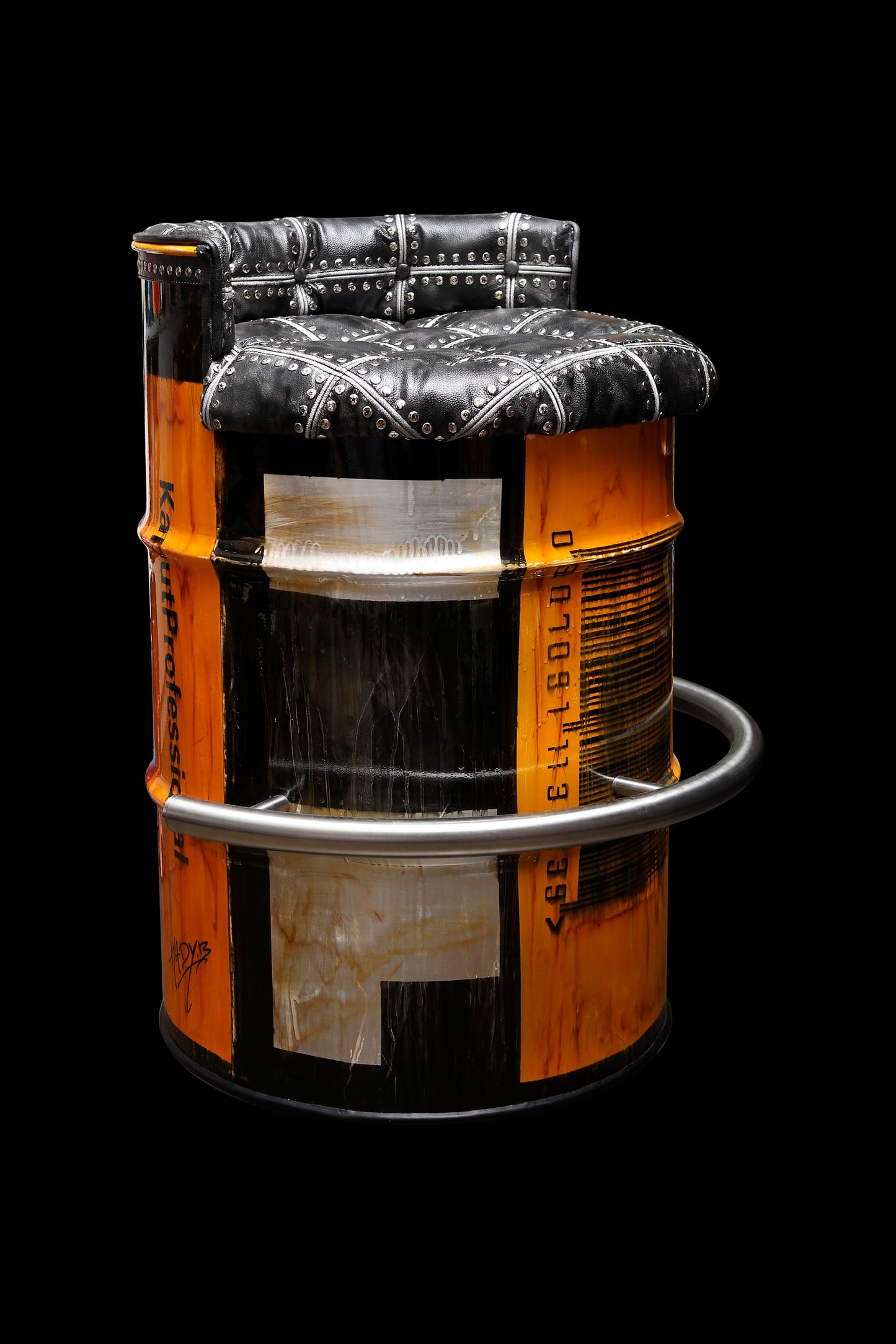 KAPUT BARREL CHAIR