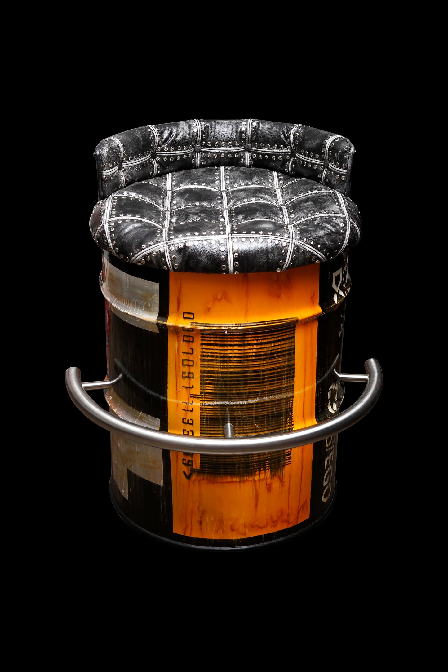 KAPUT BARREL CHAIR