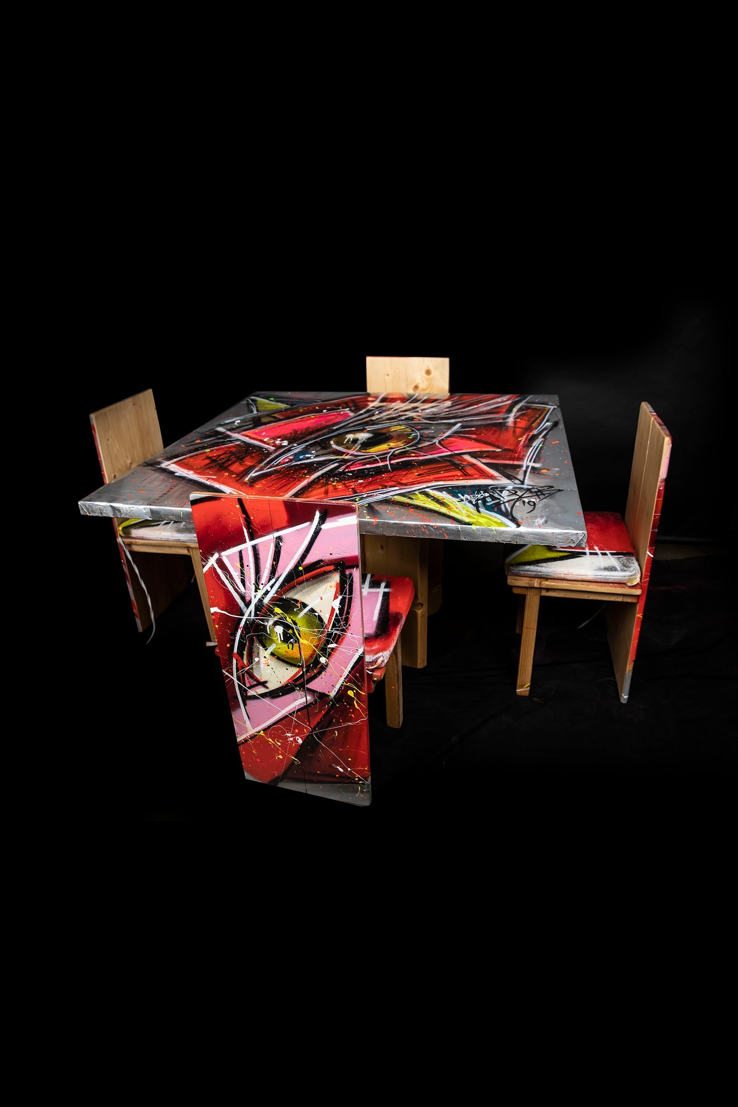 ROSE EYE TABLE - SILVER