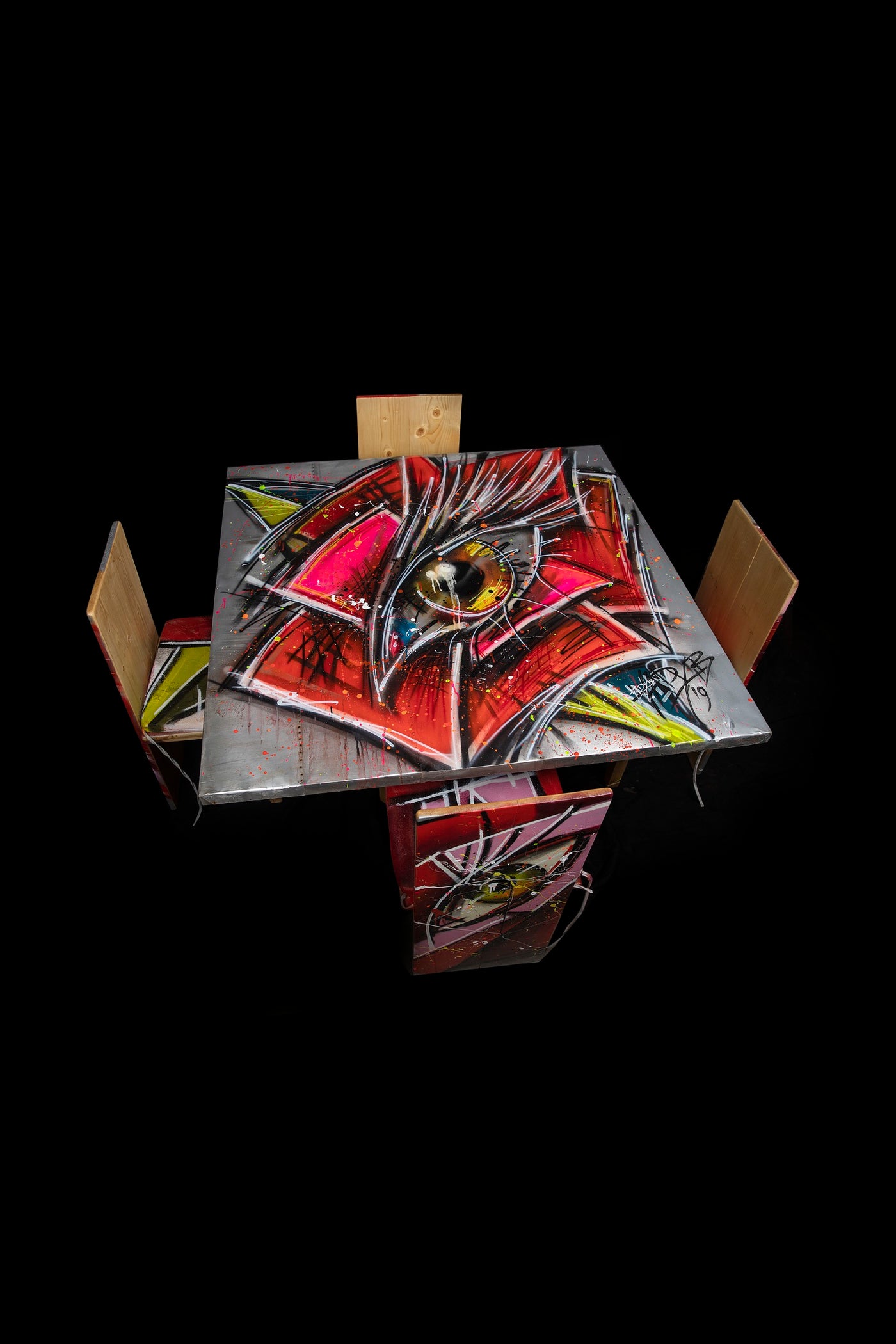 ROSE EYE TABLE - SILVER