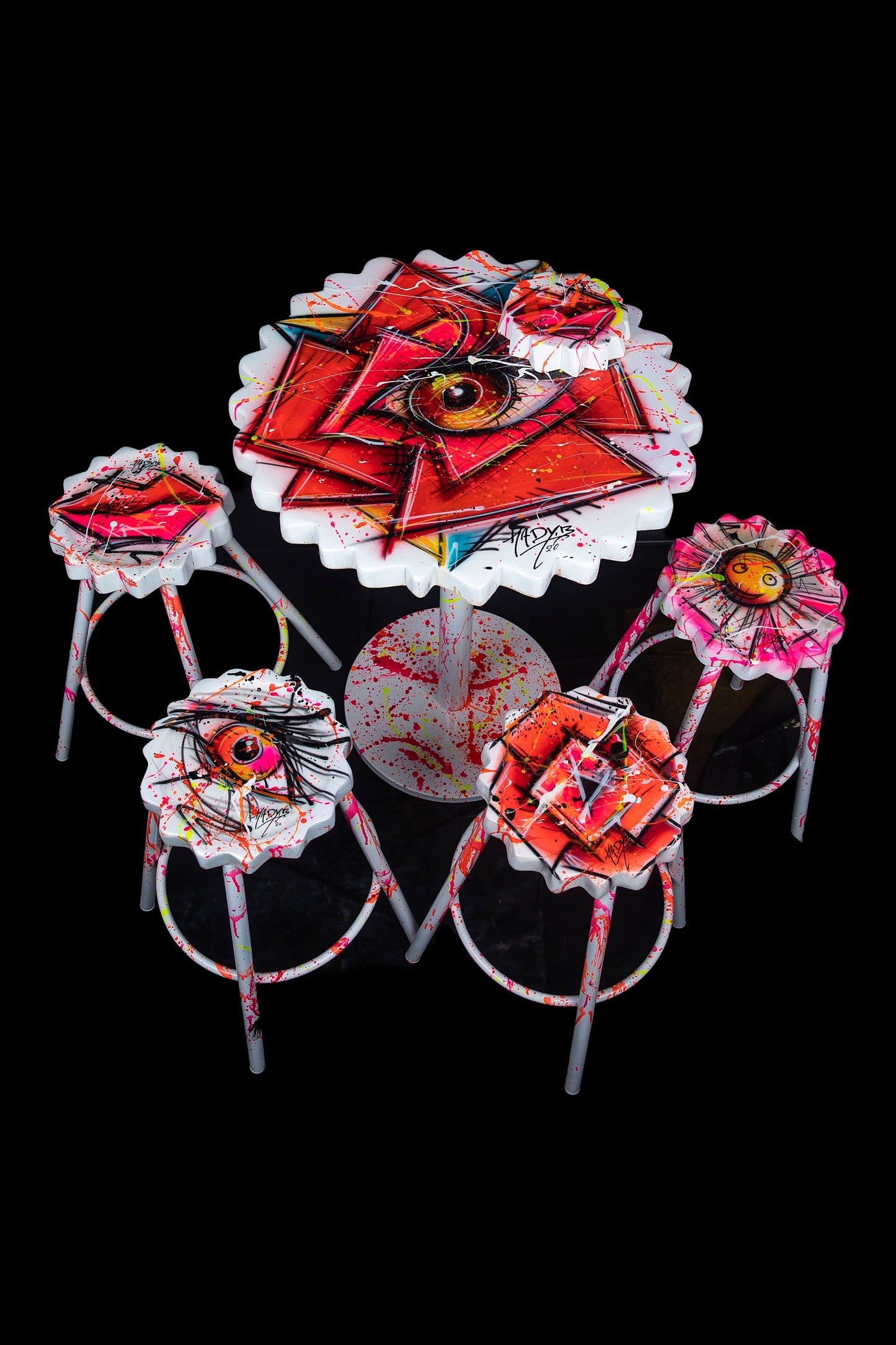 ROSE EYE TABLE - WHITE